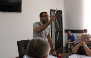 დაპირისპირება საკრებულოს სხდომაზე