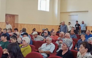 წინაგარელებმა ალან გაგლოევს შესჩივლეს, რომ რუსი სამხედროები აჯარიმებენ