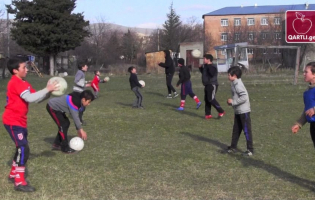 ფეხბურთელები გამყოფი ხაზის მიმდებარე სოფლებიდან