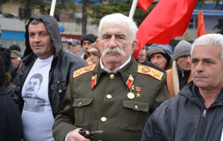 სტალინის პიროვნებისა და მერის მამის პროპაგანდისტები