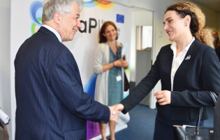 Евросоюз полностью поддерживает мирную инициативу «Шаг к лучшему будущему»