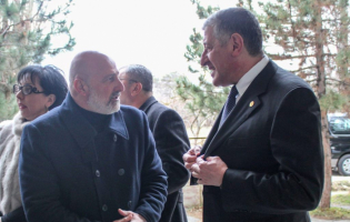 შიდა ქართლის გუბერნატორი ირწმუნება, რომ ატენში ნაყიდი ღვინოები აზერბაიჯანელებს აჩუქა
