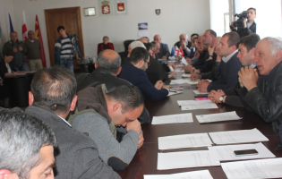 ,,თუ ჰაერი არ გყოფნით, ფანჯარა გააღეთ"