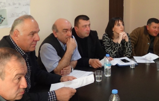 ,,ე მანქანები მა არ დაგიტოვეთ?"