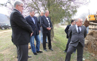 ონოფრიშვილი პირობის შესრულებას აგვიანებს - უსაშველო გზის სამუშაოები ხოვლესკენ