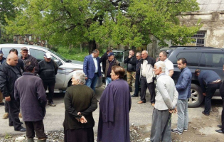 ნოსტესა და ერთაწმინდაში სტიქიისგან დაზარალებულ მოსახლეობას ხვდებიან