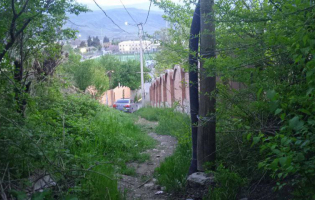 კასპის სტადიონის სადენები მოსახლეობას საფრთხეს უქმნის