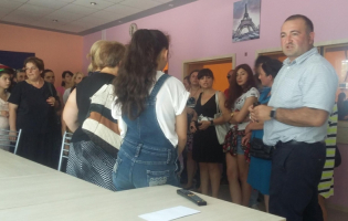 კასპის ,,თავისუფალ დემოკრატებს" სავარაუდოდ ორი მხარდამჭერი დაუშინეს
