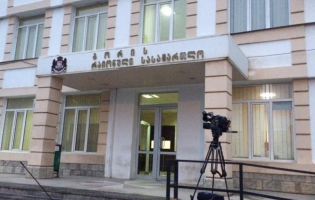 მეზობელი მეზობლის შეკავებას ითხოვს