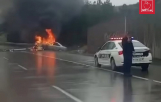 გორის სიახლოვეს, ავტობანზე, ავტომობილს ცეცხლი გაუჩნდა