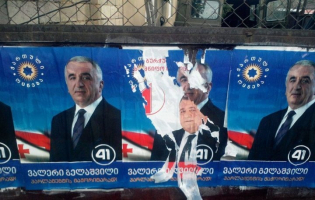 შეხვედრის ჩაშლის მცდელობები სოფლებში და ბრძოლა პლაკატებით