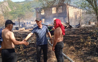 რა მოხდა ელბაქიანთკარში - 6 სახლი დაიწვა