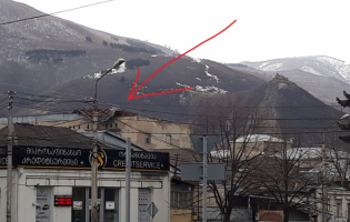 გორში სასტუმრო ,,ქართლის" შენობას ქარმა სახურავი ახადა