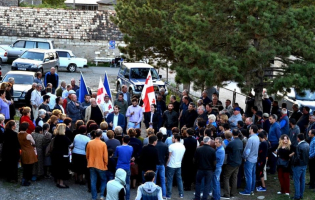 ირაკლი მეზურნიშვილმა სოფელ ხოვლეში ამომრჩევლებს მადლობა გადაუხადა (R)