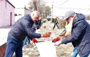 ქარელის მერიაში ჩივიან, რომ ერთ-ერთ კომპანიას 42 000 ლარით მეტი გადაურიცხეს