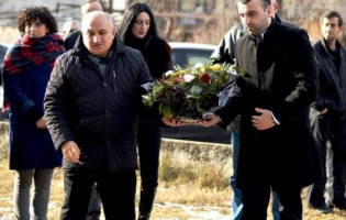 პოლკოვნიკ ტარიელ შარიფაშვილის მემორიალი გვირგვინებით შეამკეს
