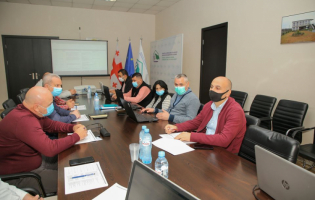 დევნილი ოჯახების საკუთრებაში არსებულ მიწის ნაკვეთებზე სახლები აშენდება