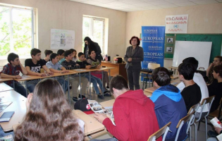 კასპის გიმნაზიაში ევროკავშირის შესახებ საჯარო ლექცია გაიმართა