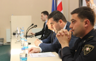 სტუდენტებს პროკურორები და საპატრულო პოლიციის წარმომადგენლები ესტუმრნენ