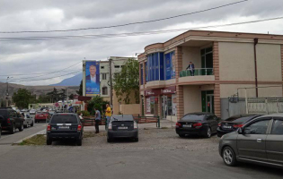 კასპის ყოფილი და მოქმედი მერების ფიზიკურ დაპირისპირებას ადასტურებენ