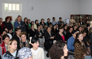 ხაშურის საკრებულოს წევრები ,,იეჰოვას მოწმეების'' შესახებ შეხვედრებს მართავენ