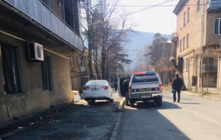 გორში ხელოსანთან დაყენებული მანქანა მეპატრონეს გაძარცვული დახვდა