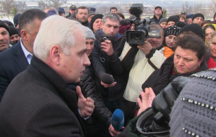 ბიზნესინტერესები, დაჭერები და გუბერნატორი