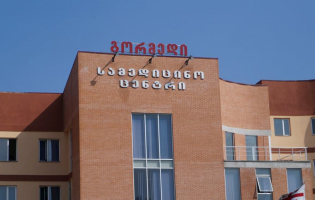 ,,გორმედში" პაციენტი სეისმომედეგობის სივრცეში ჩავარდა