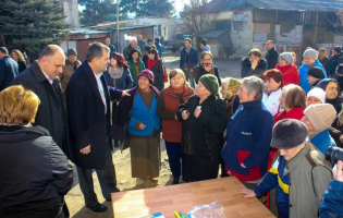 ტურბაზაში მცხოვრებ დევნილებს გაეროს ჰუმანიტარული ტვირთი გადასცეს