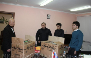შვეიცარიაში მცხოვრებმა ცხინვალელმა სტუდენტმა მშობლიური ქალაქის სკოლებს კომპიუტერები აჩუქა