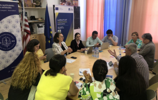 გორში ჟურნალისტებისთვის პრაქტიკული სახელმძღვანელოს პრეზენტაცია გაიმართა