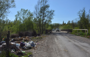 На дорогу Мерети-Гугутианткари вновь сваливают отходы 
