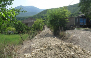 გზის მოხრეშვა სოფელ თვალადში