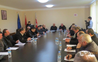 ქარელში ჟურნალისტს აშანტაჟებენ