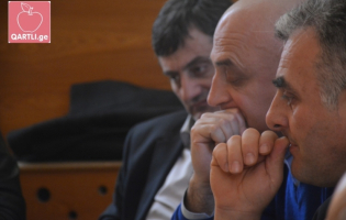 სამმა დეპუტატმა თავმჯდომარის გადაყენების თაობაზე მოთხოვნა უკან წაიღო