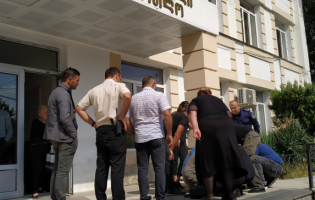 ,,მეუღლის წინააღმდეგ ვერ მისცა ჩვენება" - სასამართლოში გოგონამ გონება დაკარგა