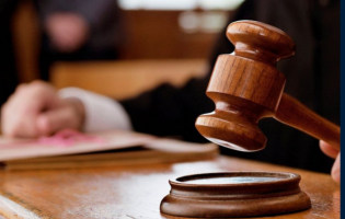 კასპში ქალზე ძალადობაში ბრალდებული მამაკაცი გაამართლეს - მიზეზად ქალის დუმილი დასახელდა