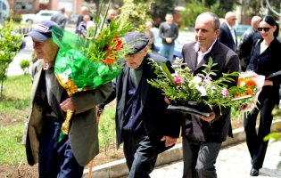 კასპელ ვეტერანებს საჩუქრები გადასცეს (PHOTO)