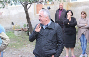 ვალერი გელაშვილის თქმით, პირველ ტურში მარცხი რაიონის გამგებლის ბრალია