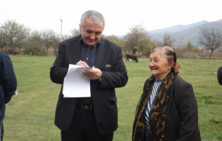ხაშურის მაჟორიტარი დეპუტატობის კანდიდატი ვალერი გელაშვილი შეხვედრებს განაგრძობს