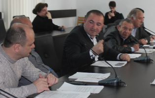 ,,დააცადეთ ქალბატონს" - დაპირისპირება პრემიერის განცხადების შემდეგ