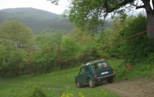 „მივდივართ ახლა დიდ ბეღლითში“ — გზა სოფელში, სადაც მხოლოდ ერთი ქალი ცხოვრობს