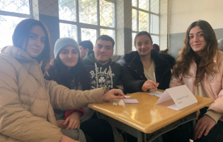 ქარელში ვეფხისტყაოსნის თემატიკის კონკურსში გამარჯვებული ქარელის #1 სკოლის გუნდი გახდა