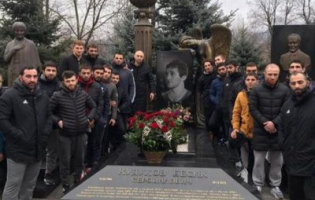 Члены сборной Грузии во Владикавказе почтили память Бесика Кудухова 