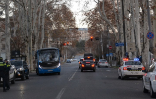 სამხედრო ჰოსპიტლის სამხრეთით მანქანების გაჩერება იკრძალება