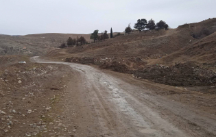 გზა უფლისციხისკენ, რომელსაც ტურისტებს თანამგზავრი უჩვენებს