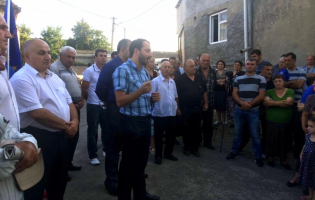 კასპის მაჟორიტარ კანდიდატს ოლეგ იაძე ეხმარება