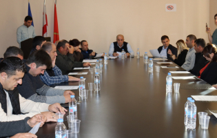 ქარელის საკრებულომ უარი თქვა სამუშაო ჯგუფის შექმნაზე, რომელსაც ფერმერების მდგომარეობა უნდა შეესწავლა