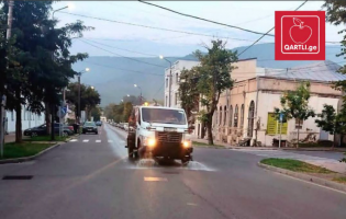  გორის მერია ქუჩებს რუსული წარმოების სპეცტექნიკით რეცხავს