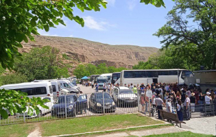 უფლისციხეში ტურისტული სეზონი გაიხსნა